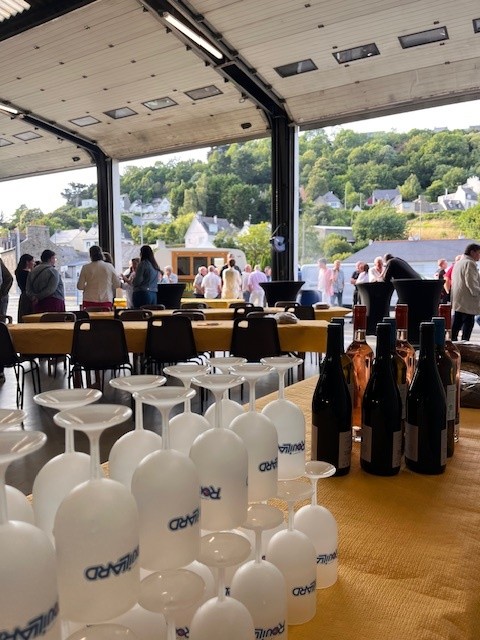 Vue de la table pour le repas d'entreprise